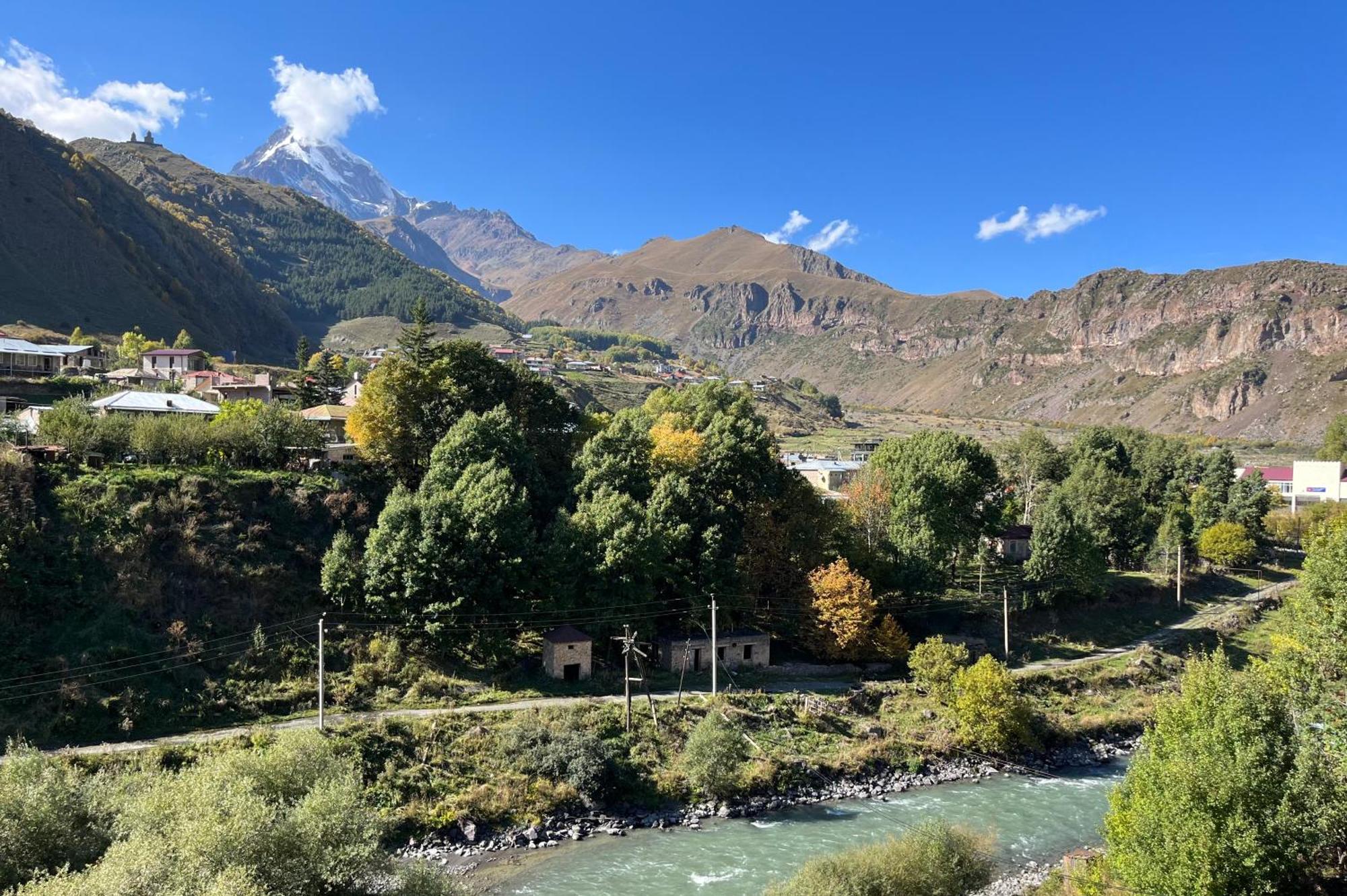 Hotel Stancia Kazbegi - City Center Exterior foto